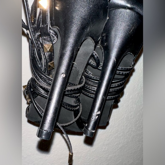 Size 8.5 heels - Picture 4 of 5